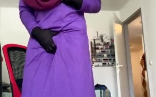 Dhimmi bea - Hijabi masturbation fully dressed
