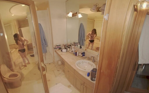 VRBTrans Bathroom Pleasures VR Porn